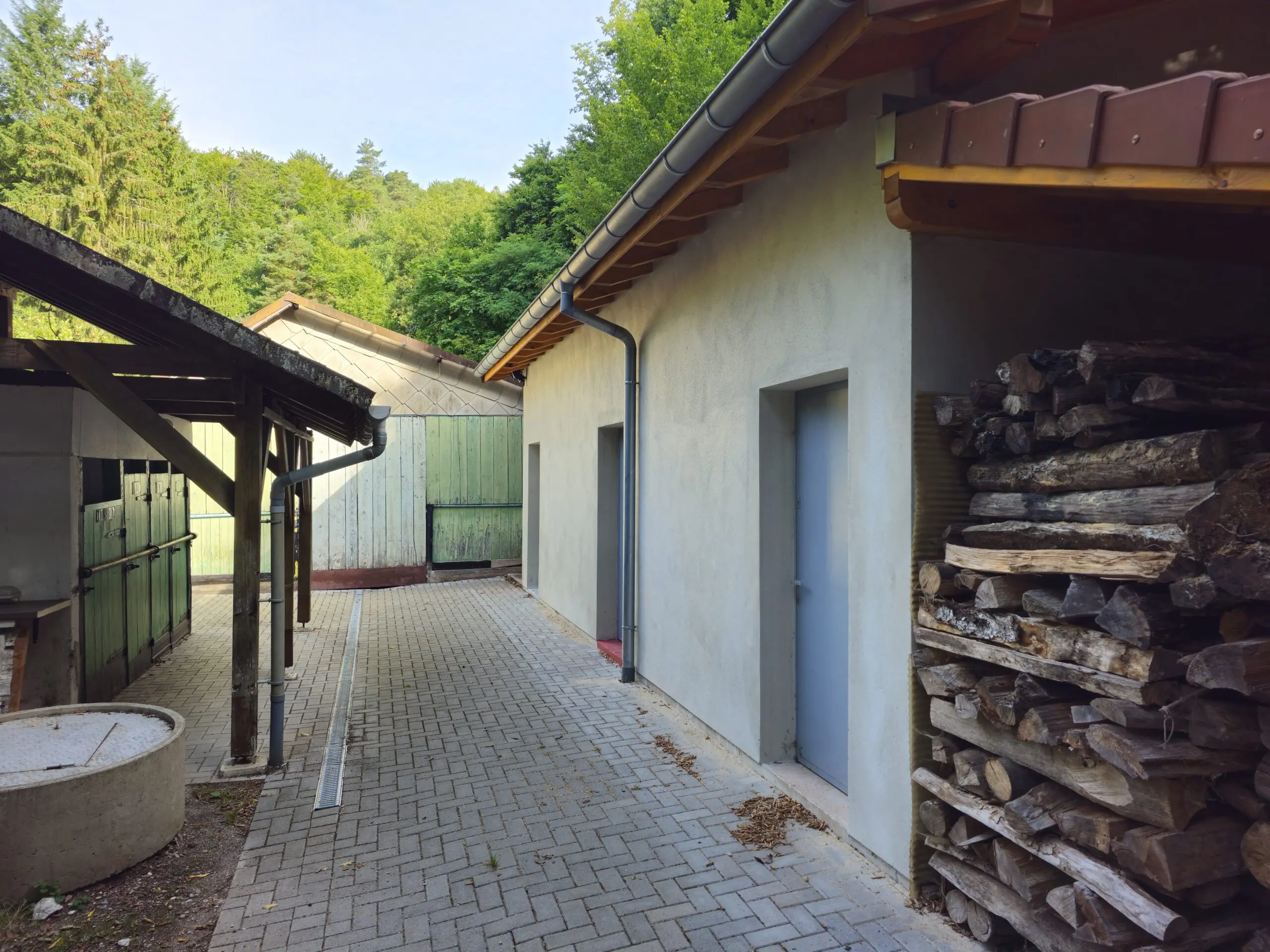 Nouvelle annexe et stock bois